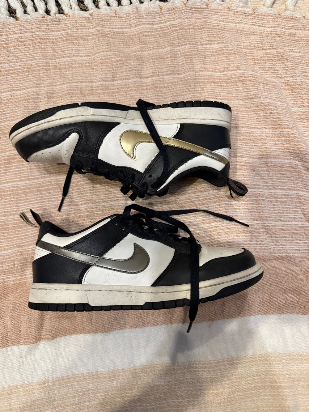 Nike Navy White & Gold Low-Top Sneakers